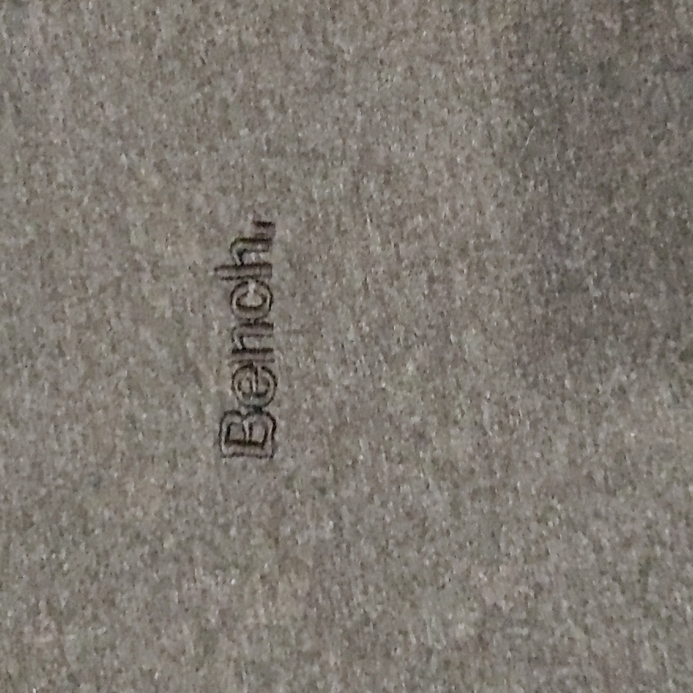 Bench Tshirt - Picture 2 of 3